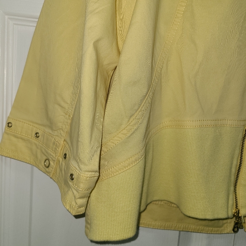Chico's Yellow Jacket Coat with Collared Neckline and 3/4 Sleeves Size 2 - Picture 14 of 16